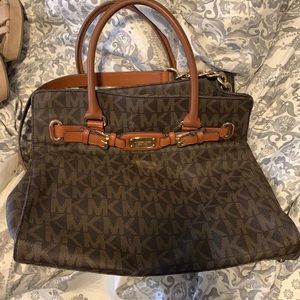 Michael Kora Tote bag